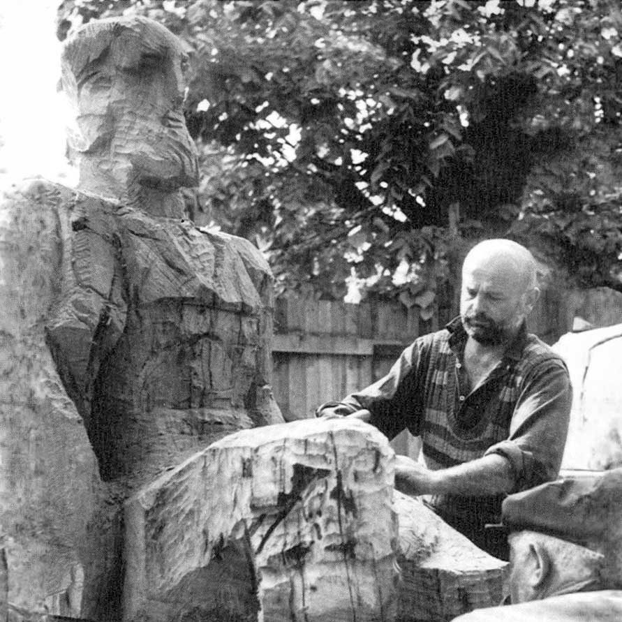 George Apostu lucrând în grădina de la Băneasa, 1974