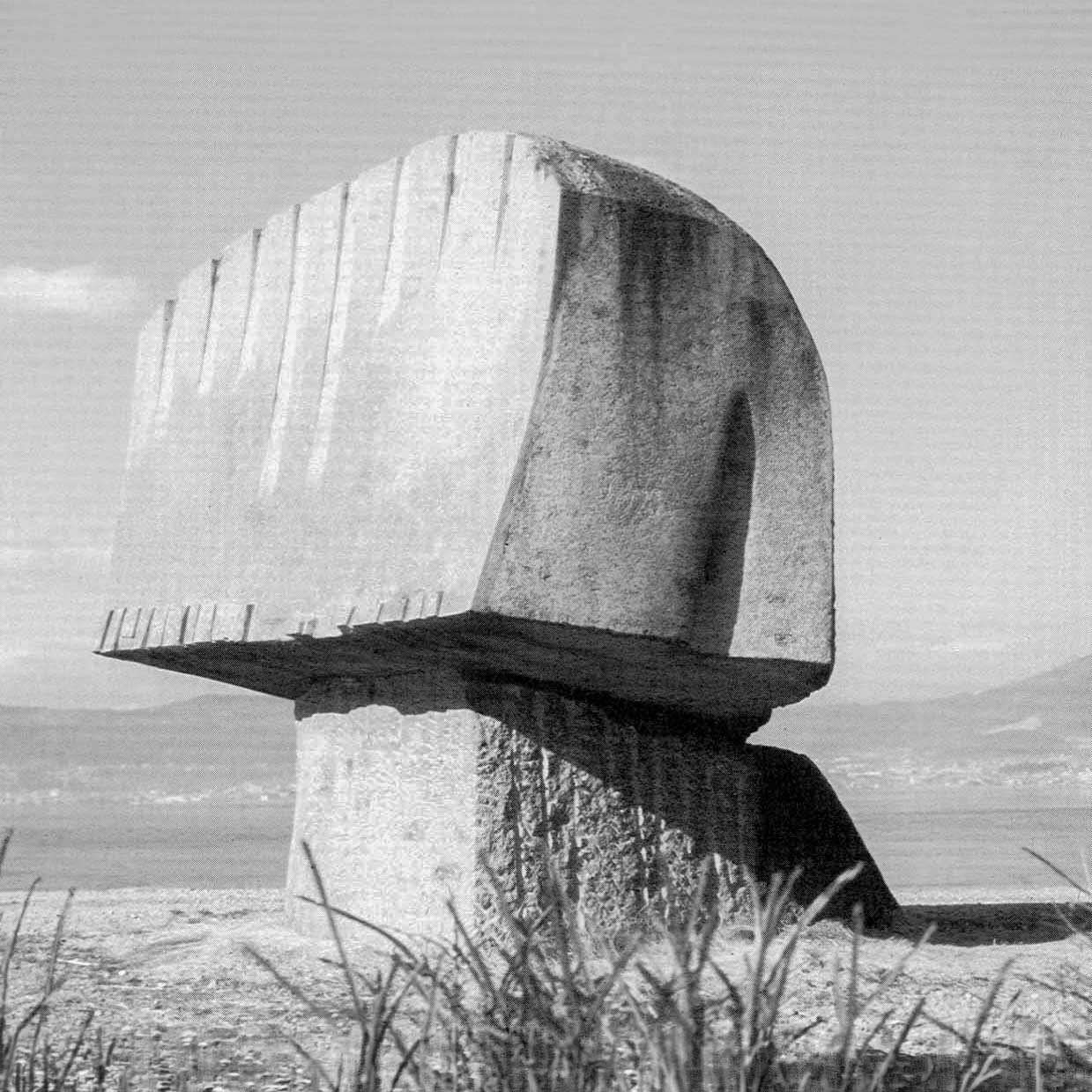 Sculptura în piatră Oglinda Soarelui, Suwako, Japonia, 1978