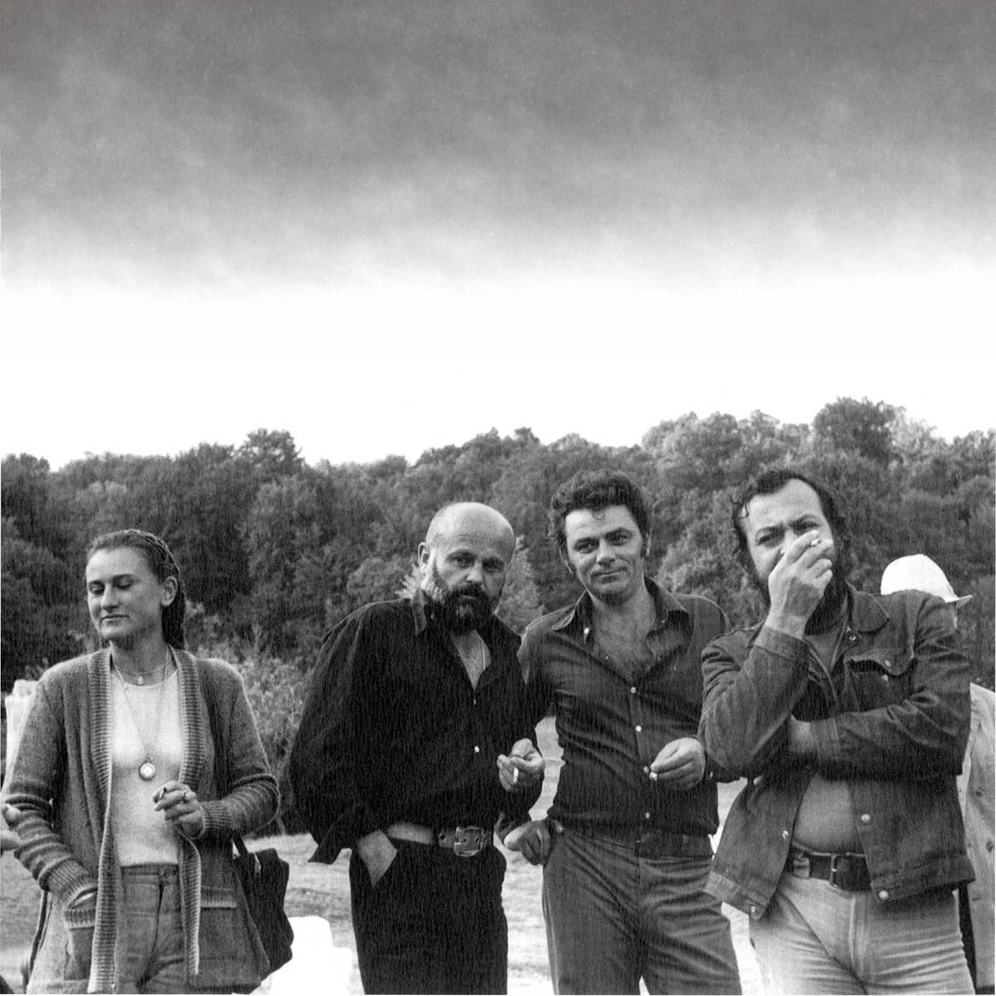 George Apostu cu Bogdana Apostu și sculptorul Mihai Marcu la Măgura, 1980